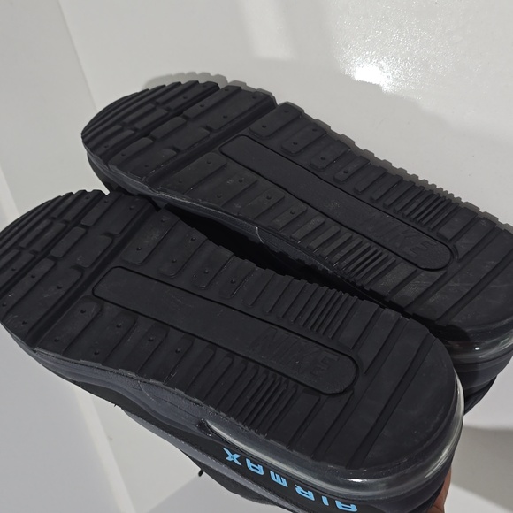 Nike Black and Gray Athletic Shoes - Picture 5 of 8